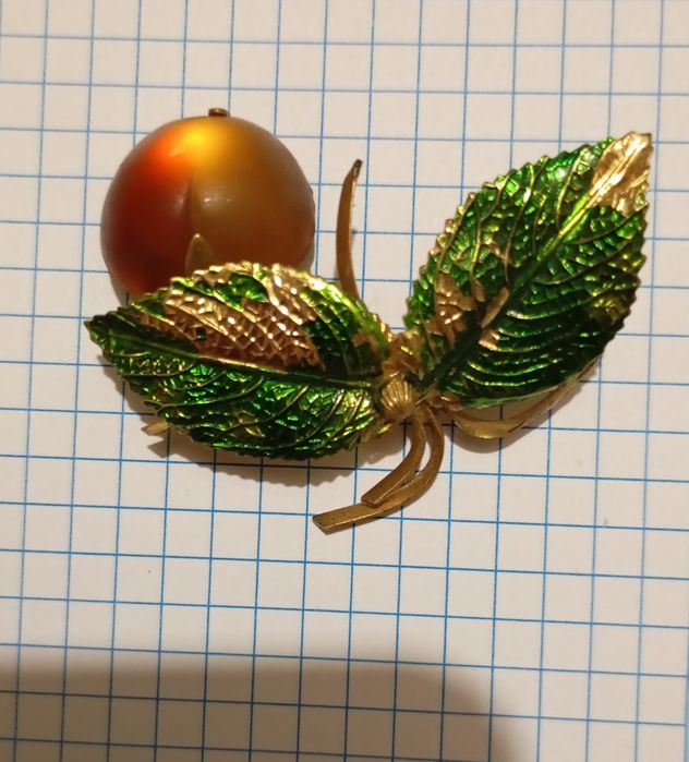 Винтажная брошь янтарь