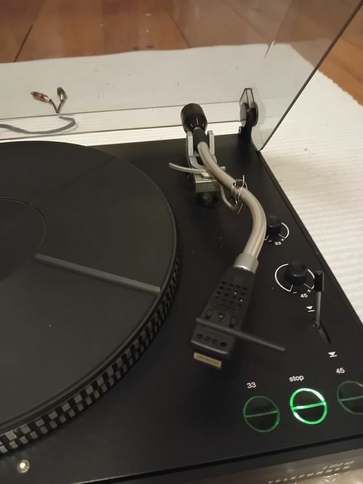 Giradiscos Telefunken S600, c/ braço Ortofon AS 212 e célula Shure V15