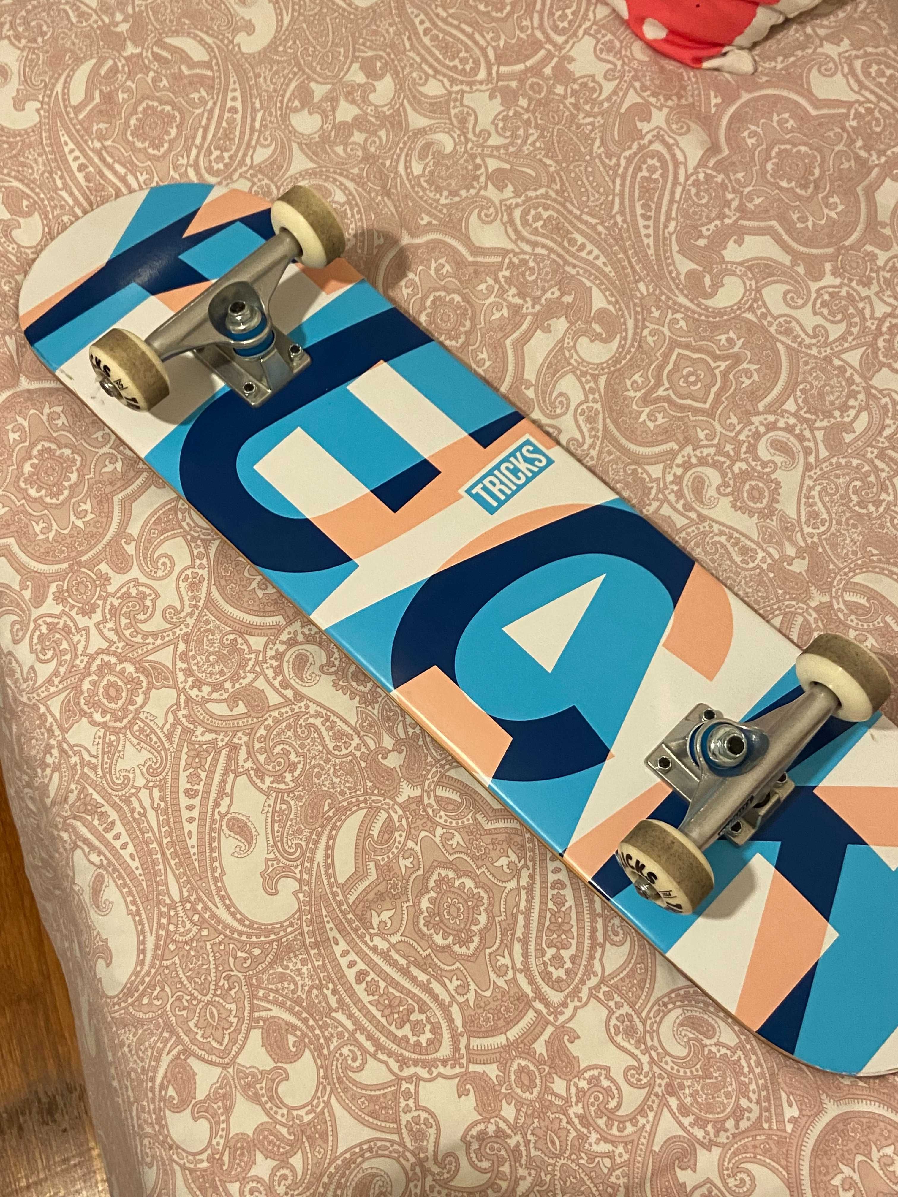 Skateboard YEAH - marca TRICKS