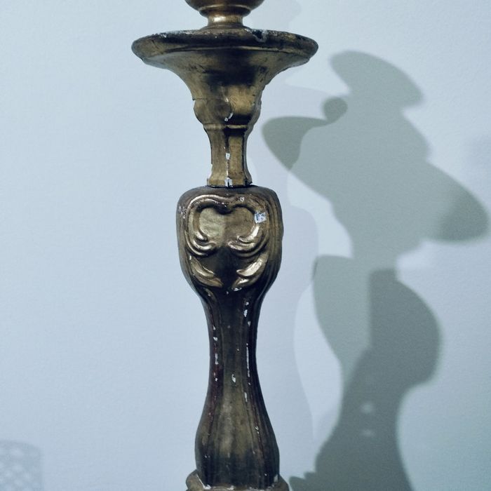 Castiçal de madeira folha de ouro sec.XVIII