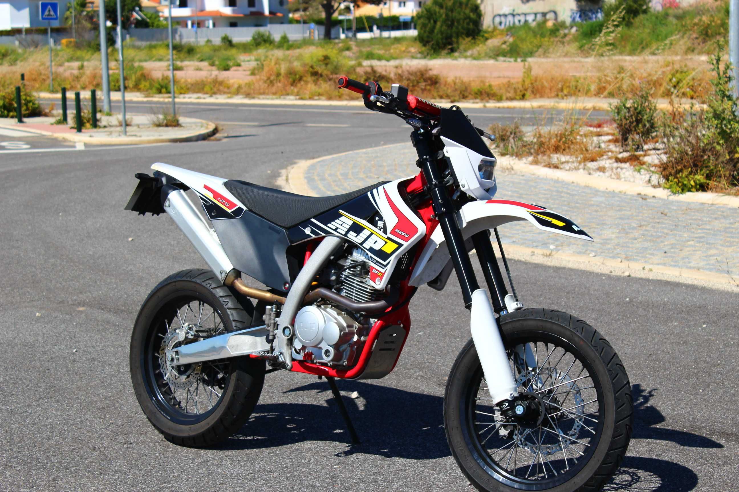 AJP SPR 125cc Supermotard