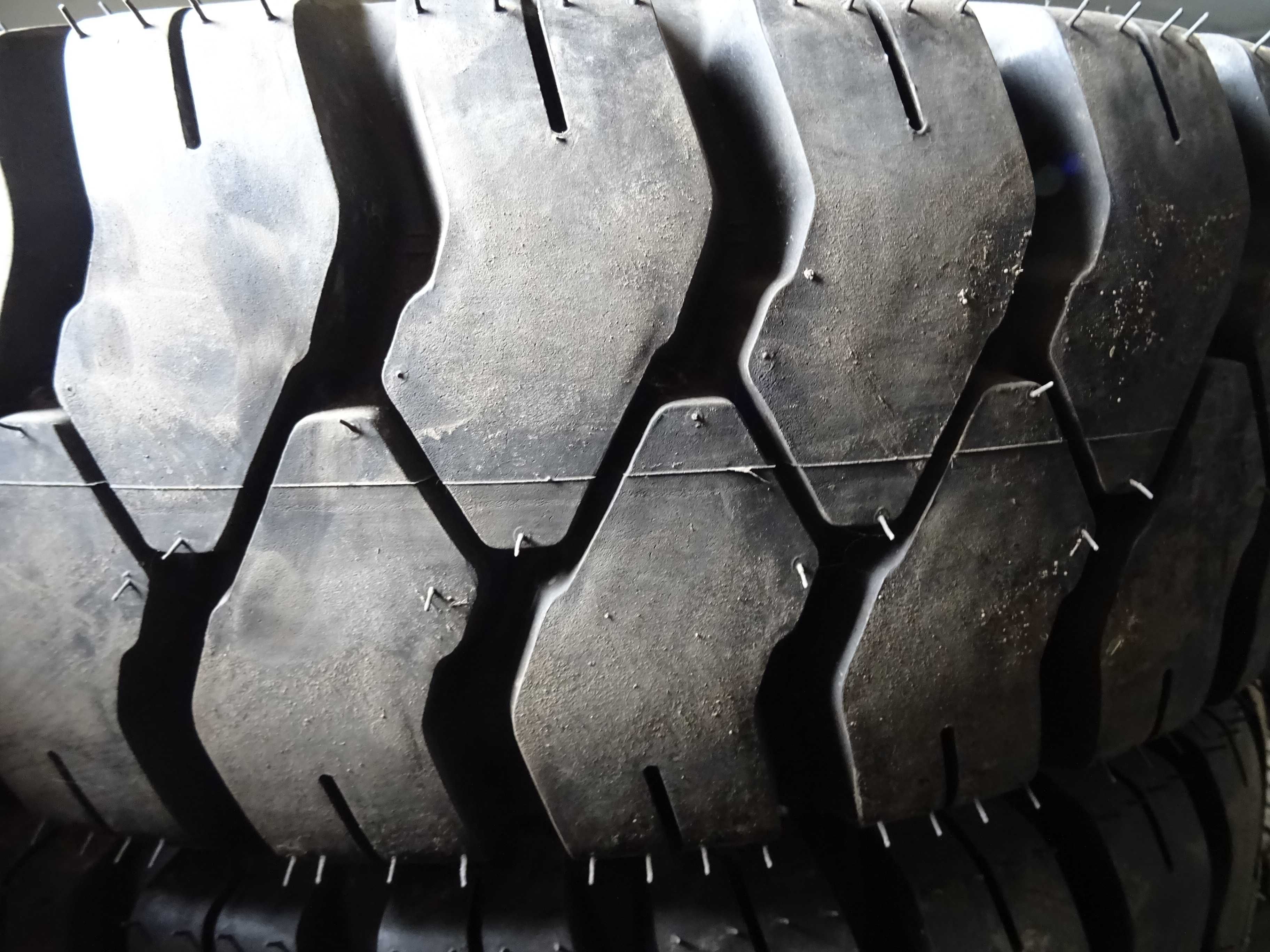 Opona 28x8-15 Dunlop Power Lifter 12 PR ( 300 netto/szt)