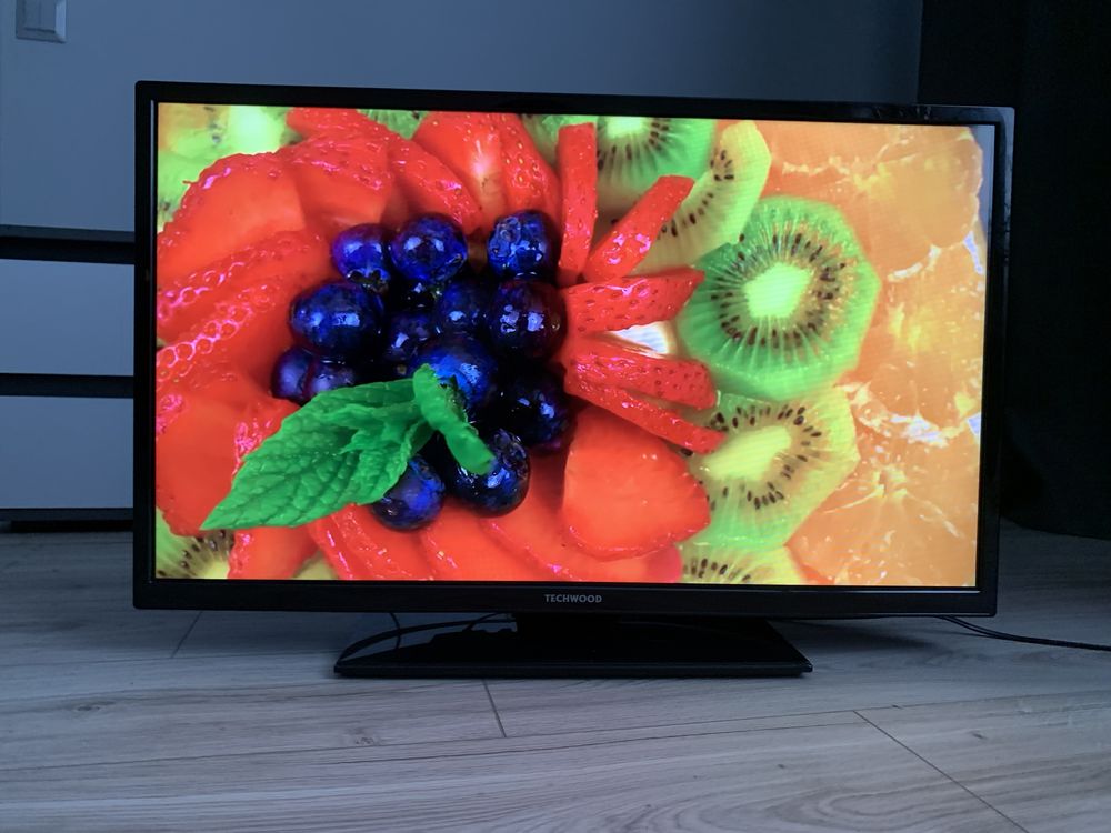 Телевізор Techwood 32 smart TV