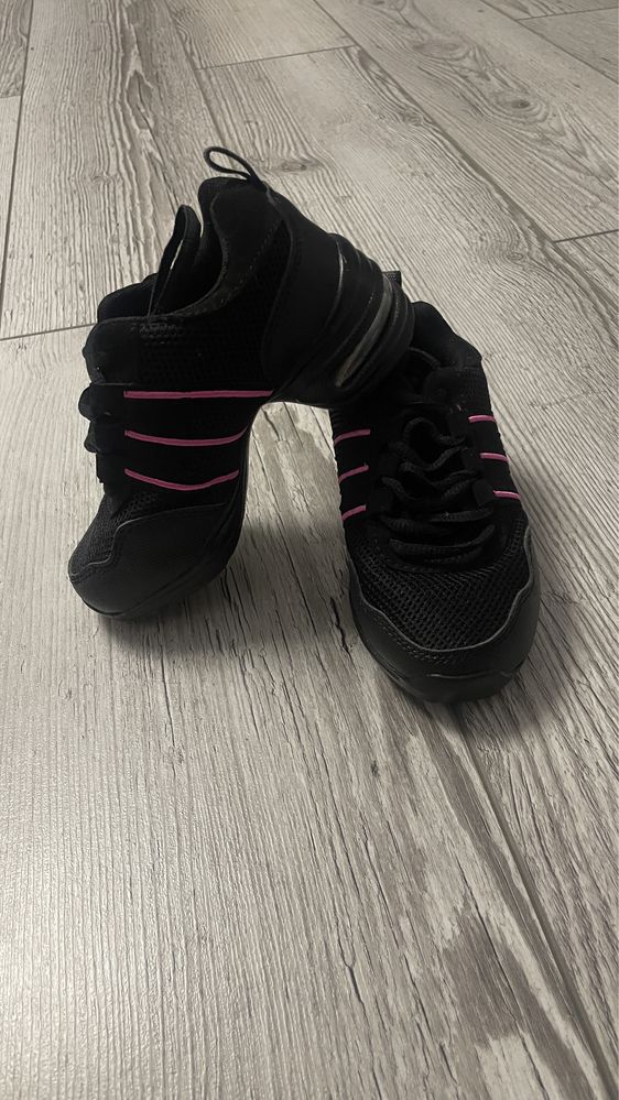 Кросівки для танців для дівчинки