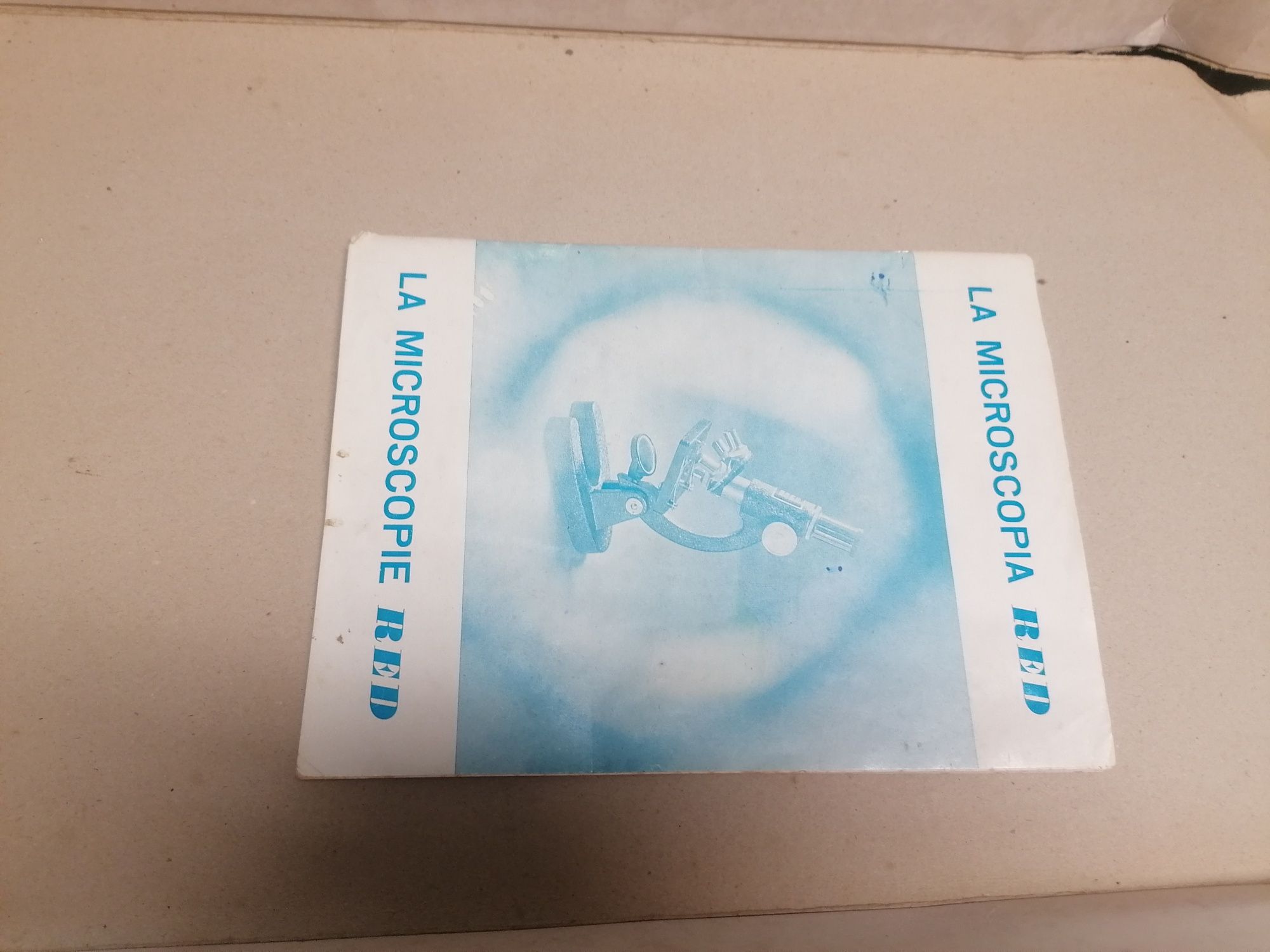 Microscópio antigo
