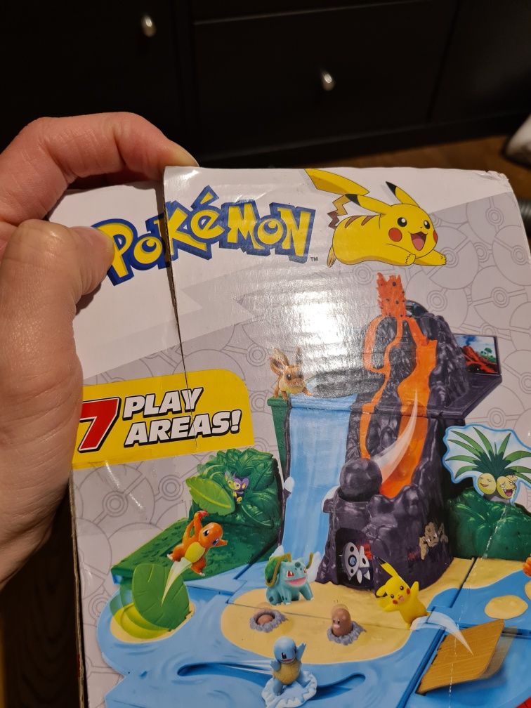 Pokemon carry case volcano