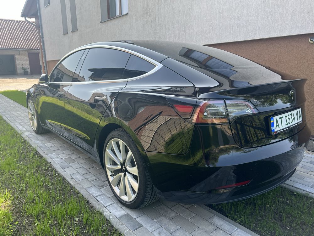 Telsa model 3 mid range CCS2