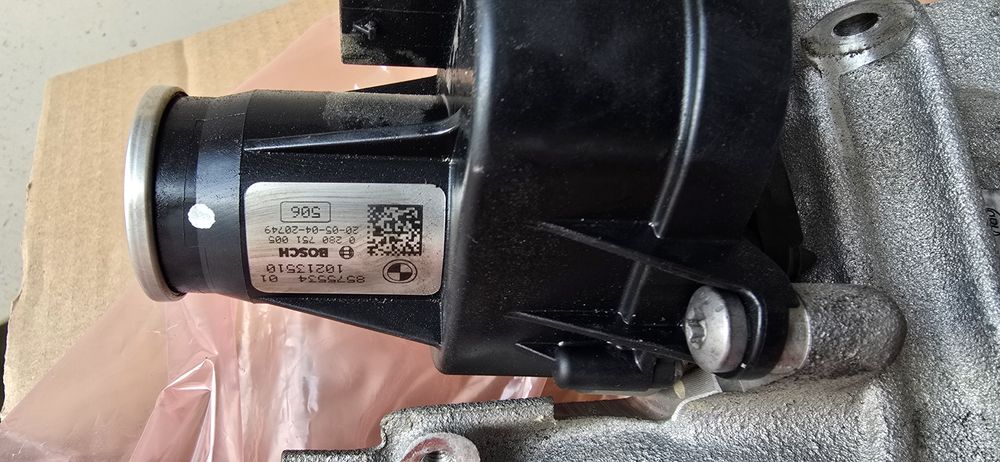 Продам  оригинал впускной коллектор бмв м50д