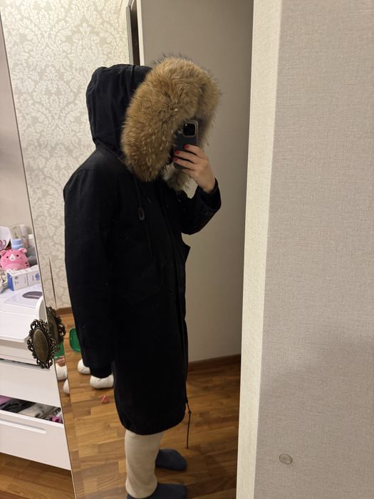 Парка з хутром чорна