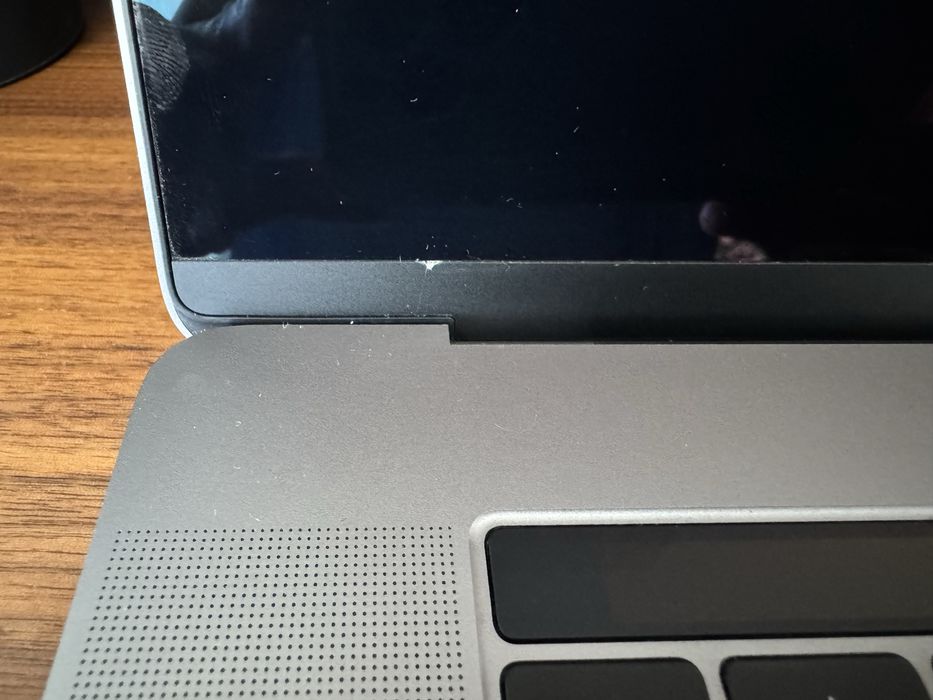 MacBook Pro 15 (2018)64550854968449122