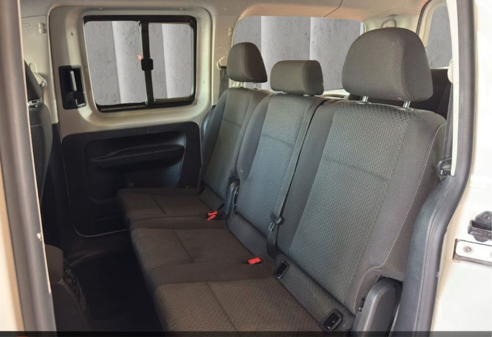 Do wynajecia samochod 7 osobowy siedem osob VW Caddy maxi wypozyczalni