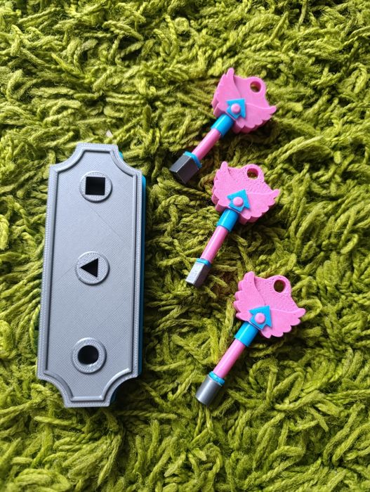 Ніж (меч, кинджал) /також є ключі з лабіринту " Гра в кальмара"