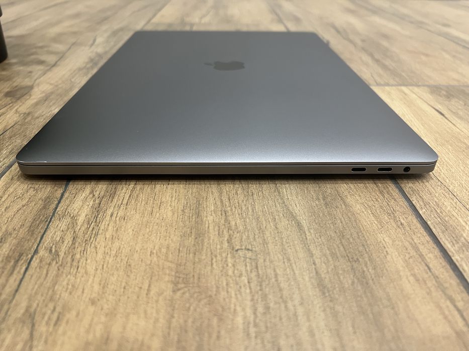 MacBook Pro A1707 16/512Gb в чудовому стані)