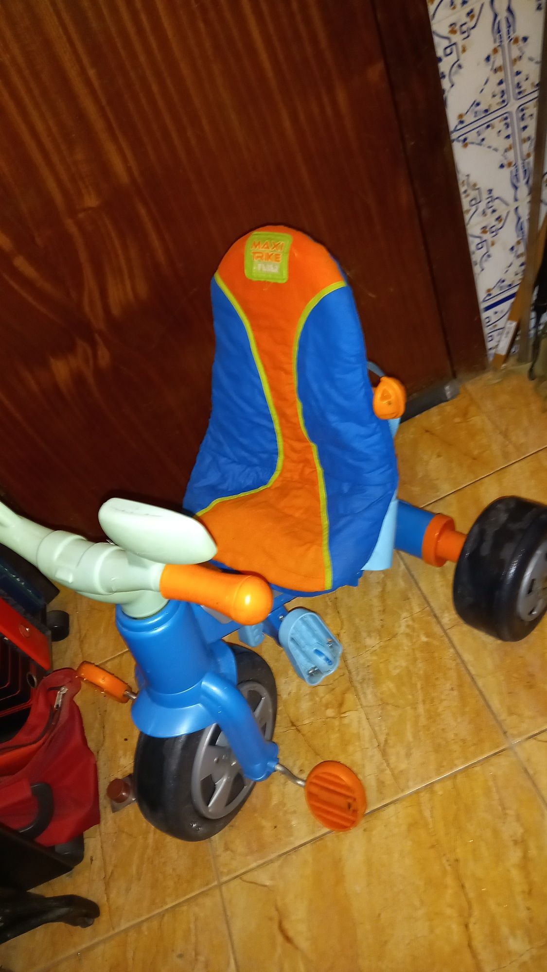 triciclos bebés e crianças