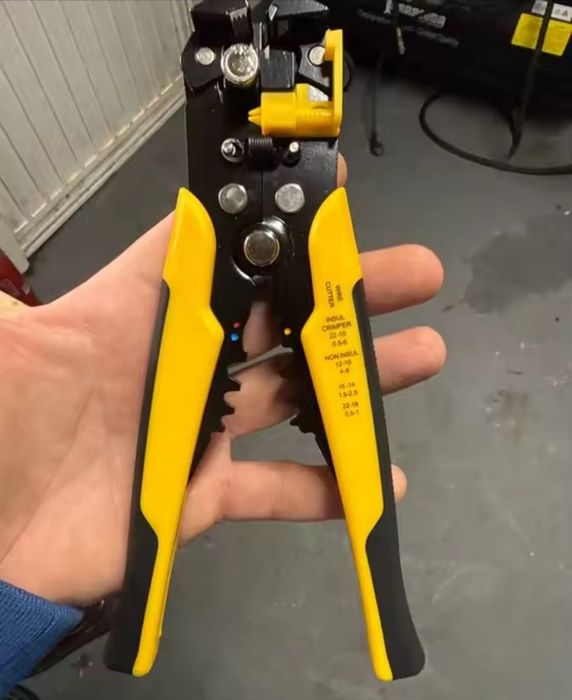 Стриппер для снятия изоляции проводов