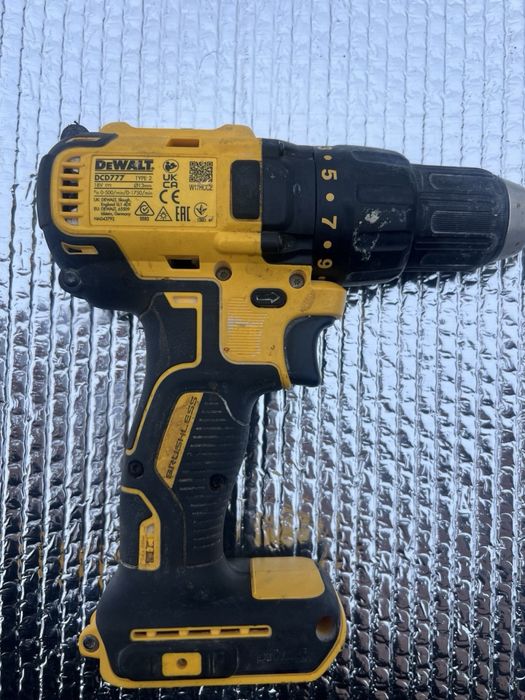 Шурупокрут dewalt безщітковий DCD 777