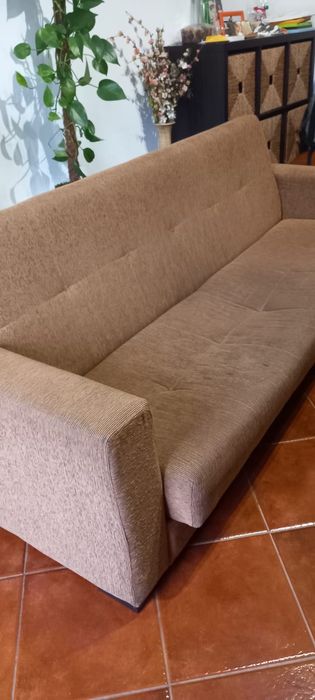 VENDO SOFÁ - Clássico, vivido e ainda com muita história para contar