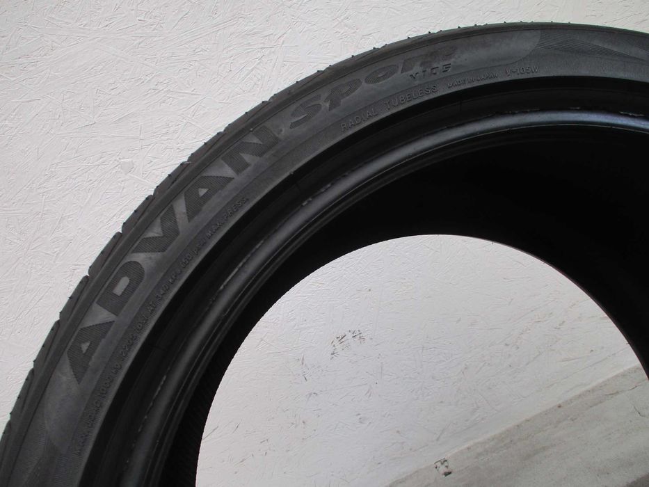 1x 325/30R21 Yokohama Advan Sport V-105  6,2mm 21r.