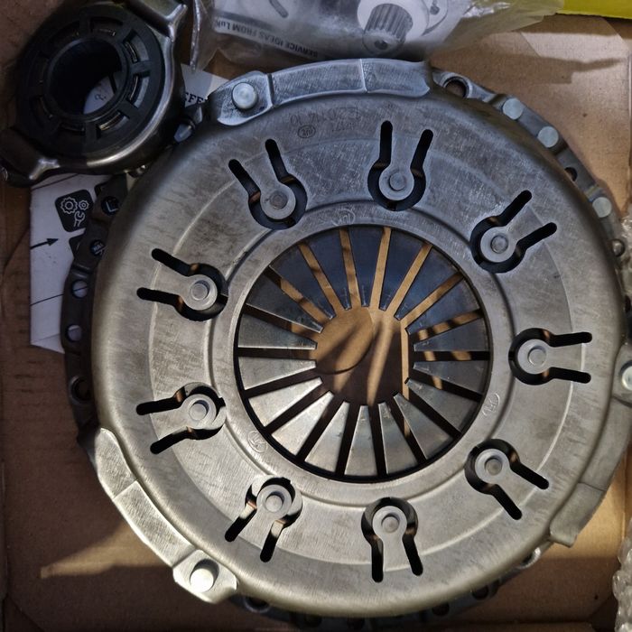 LUK 622056900 Комплект щеплення з підшипником нове