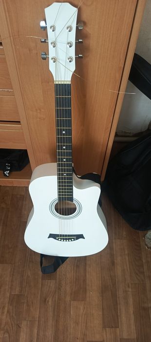 Акустическая гитара