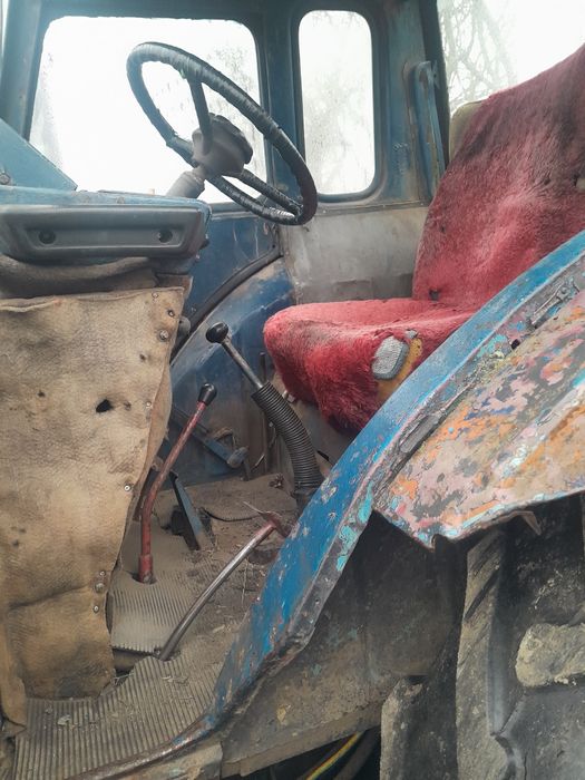 трактор мтз 80 в робочому стані