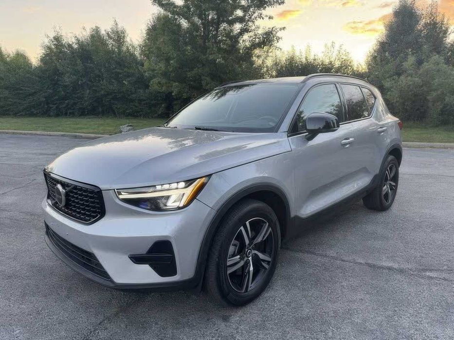 Volvo XC40      2024