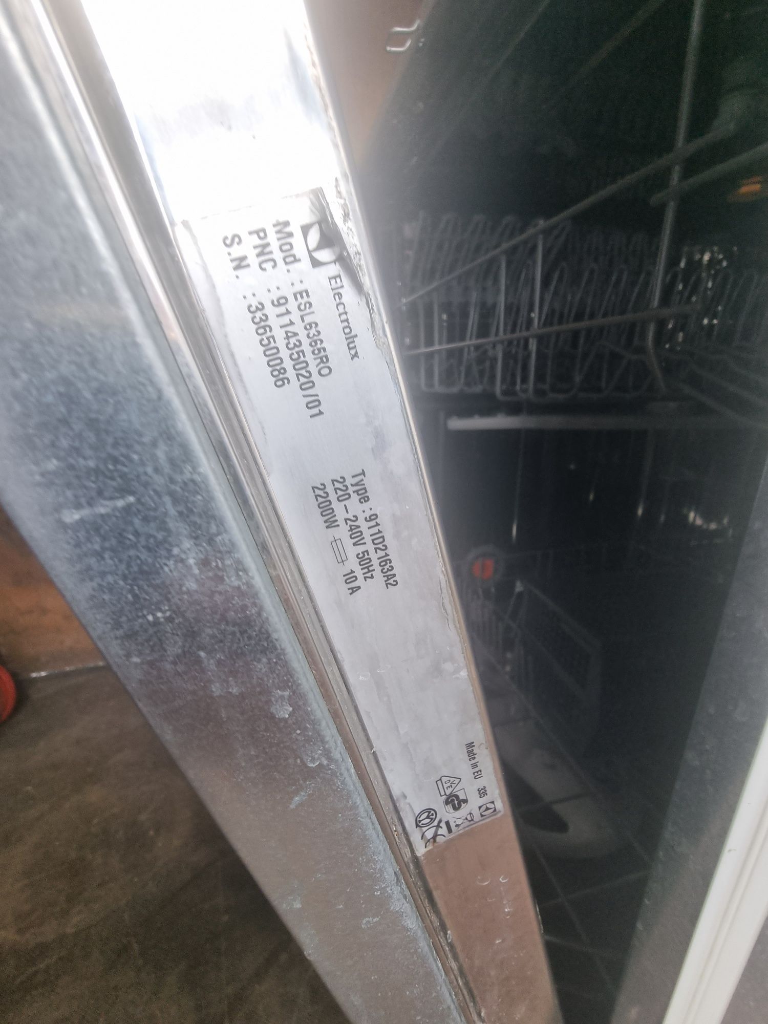 Посудомийна машина Electrolux