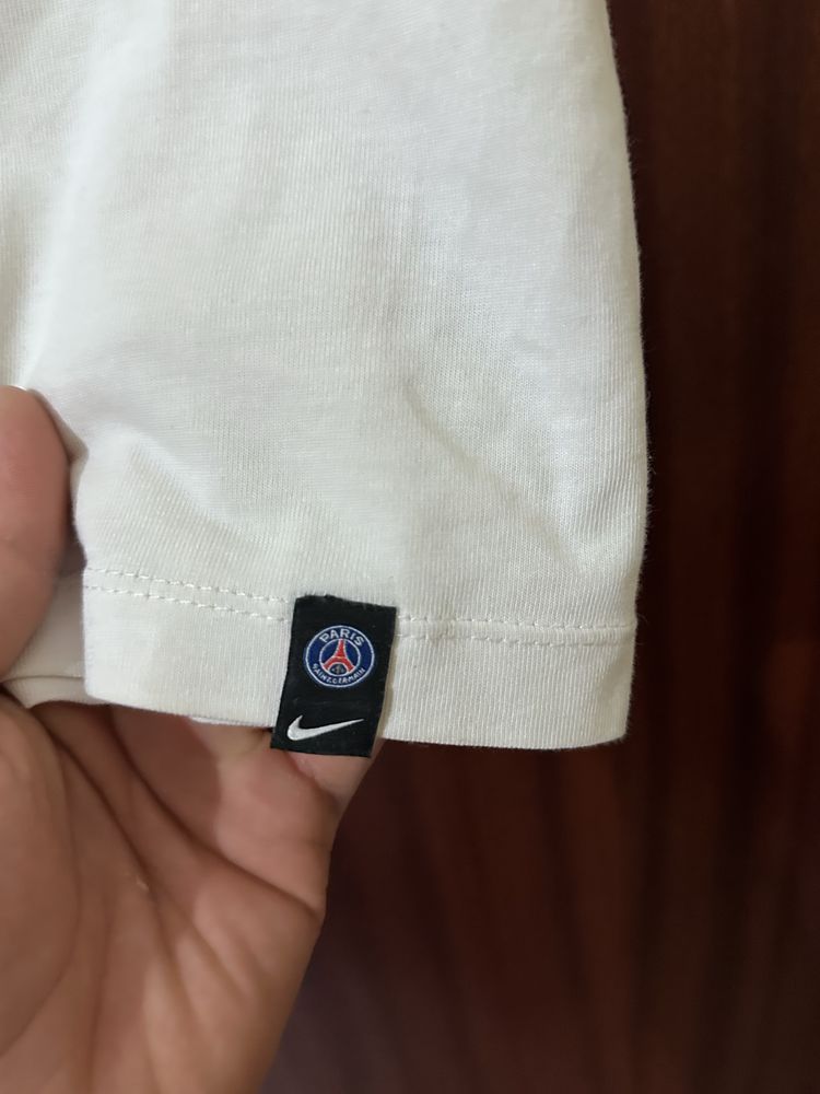 T shirt nova quase que nem usei
