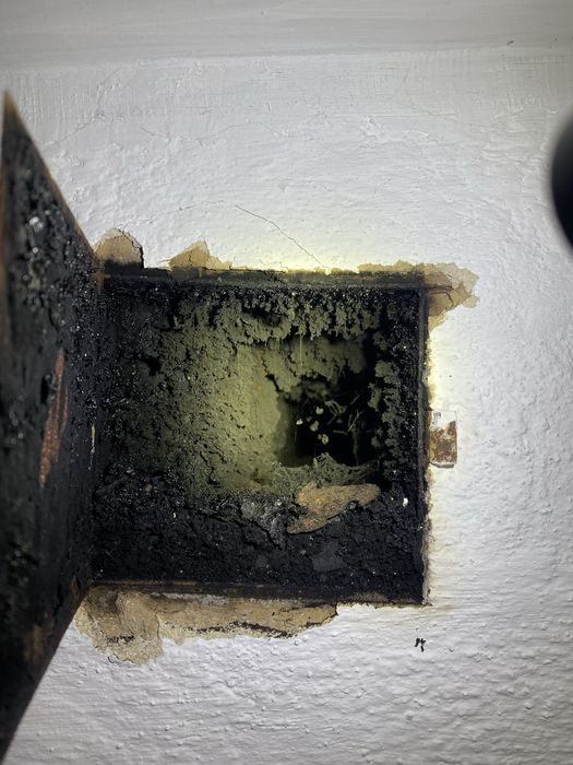 Чистка димоходів, камінів , твердопаливних котлів, пічок