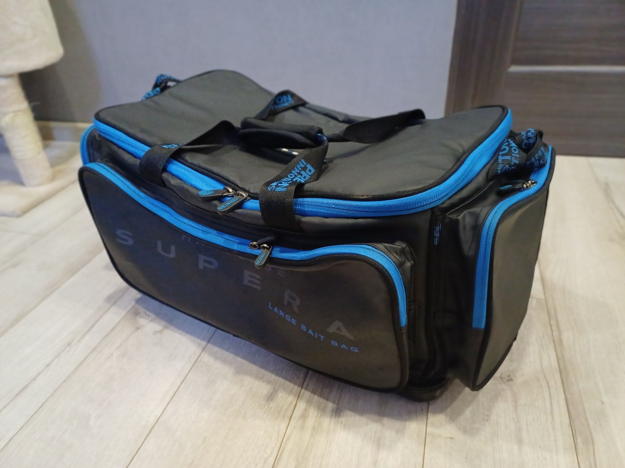 Сумка Preston Hardcase Supera Large Bait Bag. Розмір 650х350х300 мм