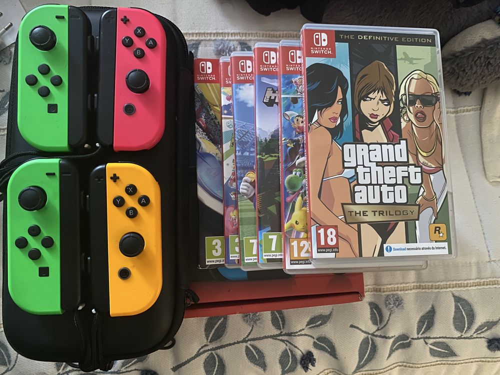 Nintendo Switch + 2 pares de comandos (extras) + 6 jogos