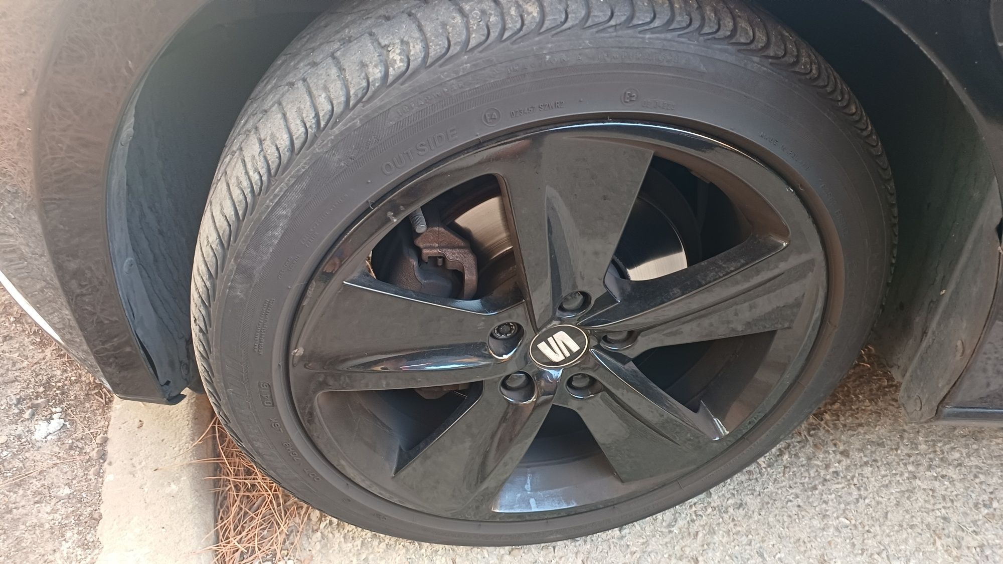 Vendo jantes 17 com pneus Seat Leon FR