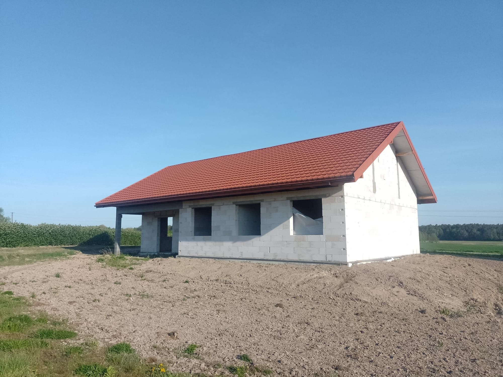 Dom w stanie surowym w cichej i spokojnej okolicy, z widokiem na las