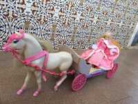 Barbie com carruagem