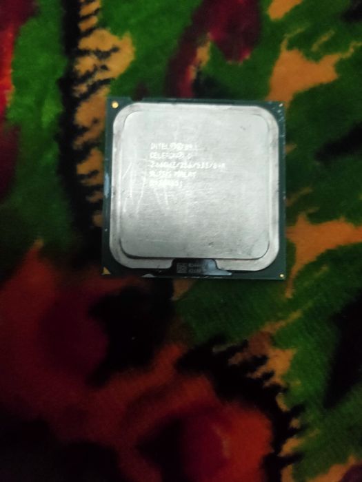 Лот процесорів Intel (3 шт.)

Продам набір процесорів:

Intel Celeron