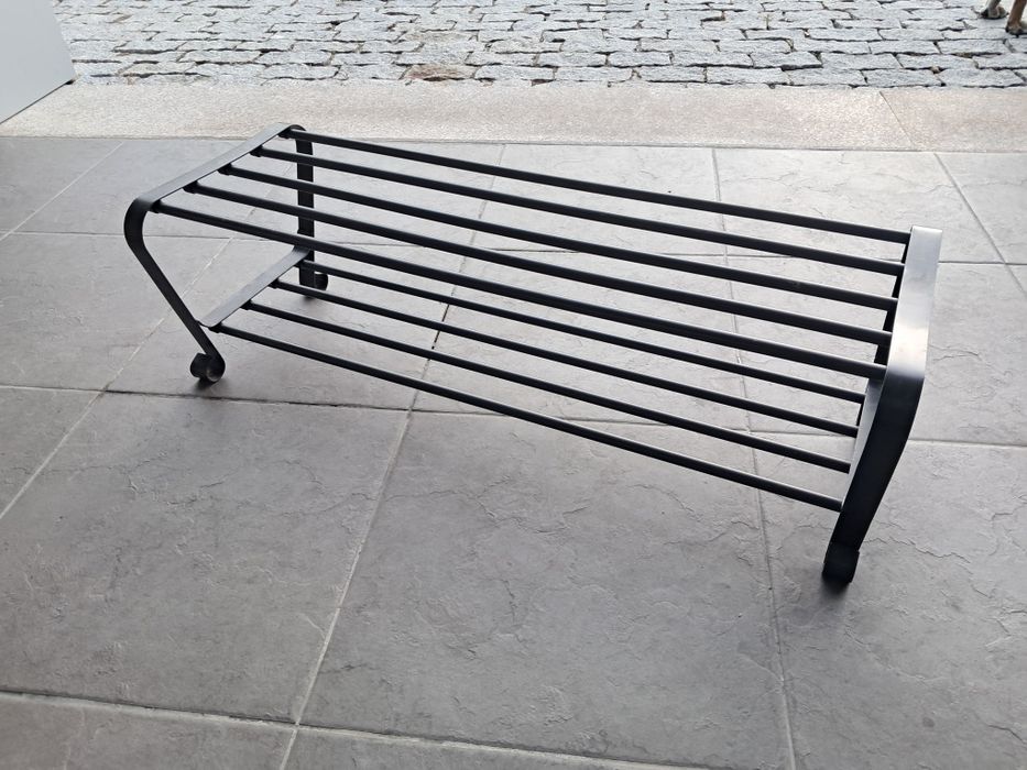 Sapateira em ferro