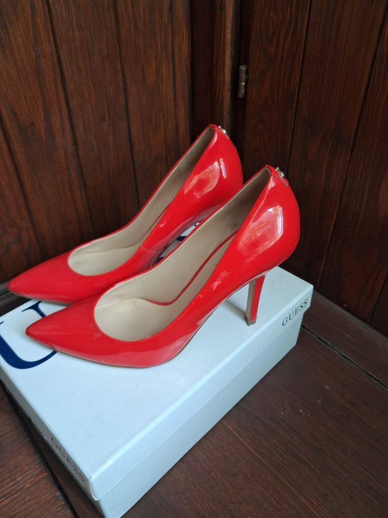 Продам туфлі Guess