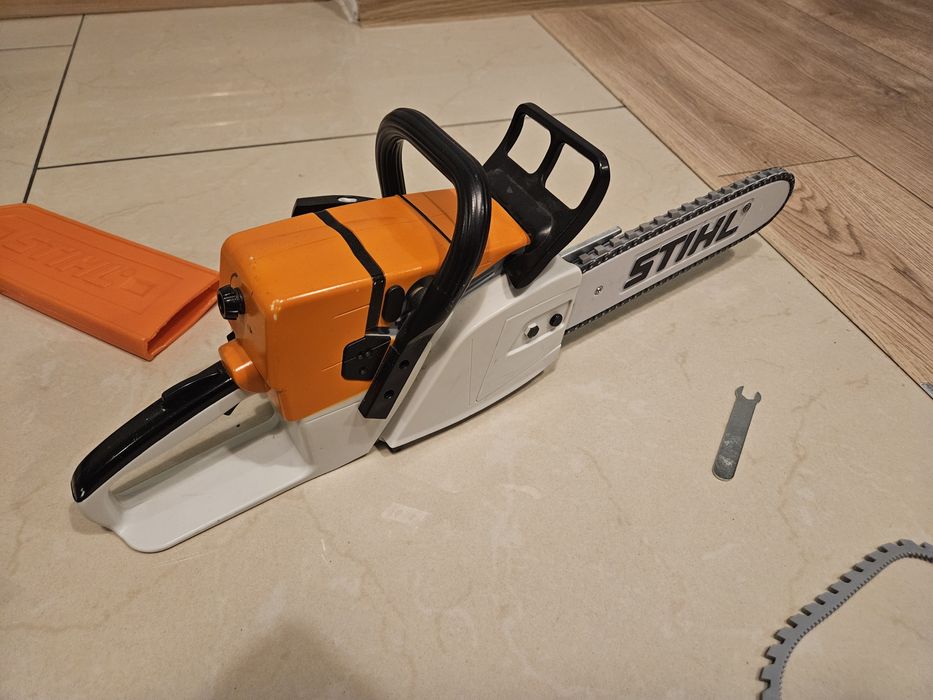 Piła spalinowa Stihl MS – zabawka na baterie