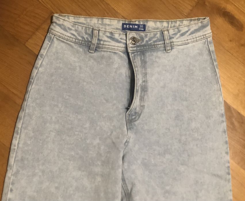 Jasne jeansy M, jak nowe!