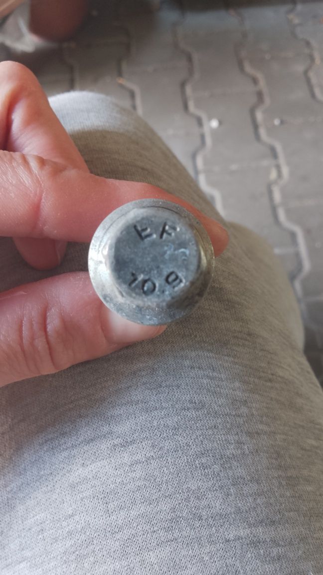 Śruby pływające do kół 16 sztuk.