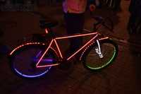 Велосипед світиться в темряві