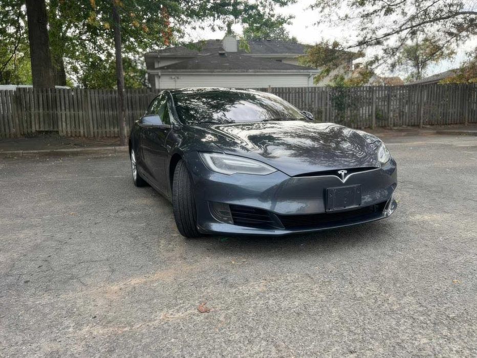 Tesla Model S 90D      2016