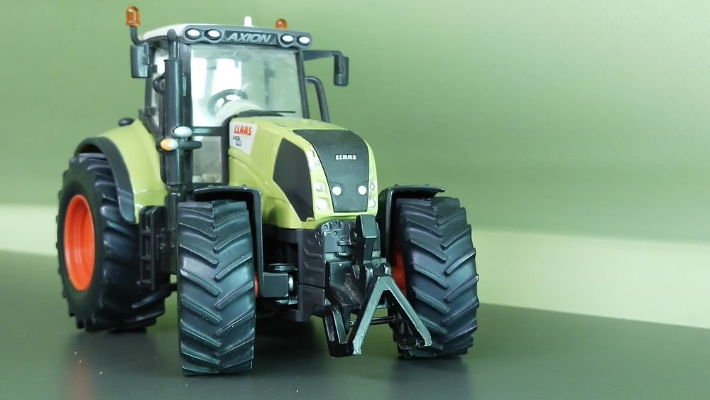 Siku traktor Claas 1:32