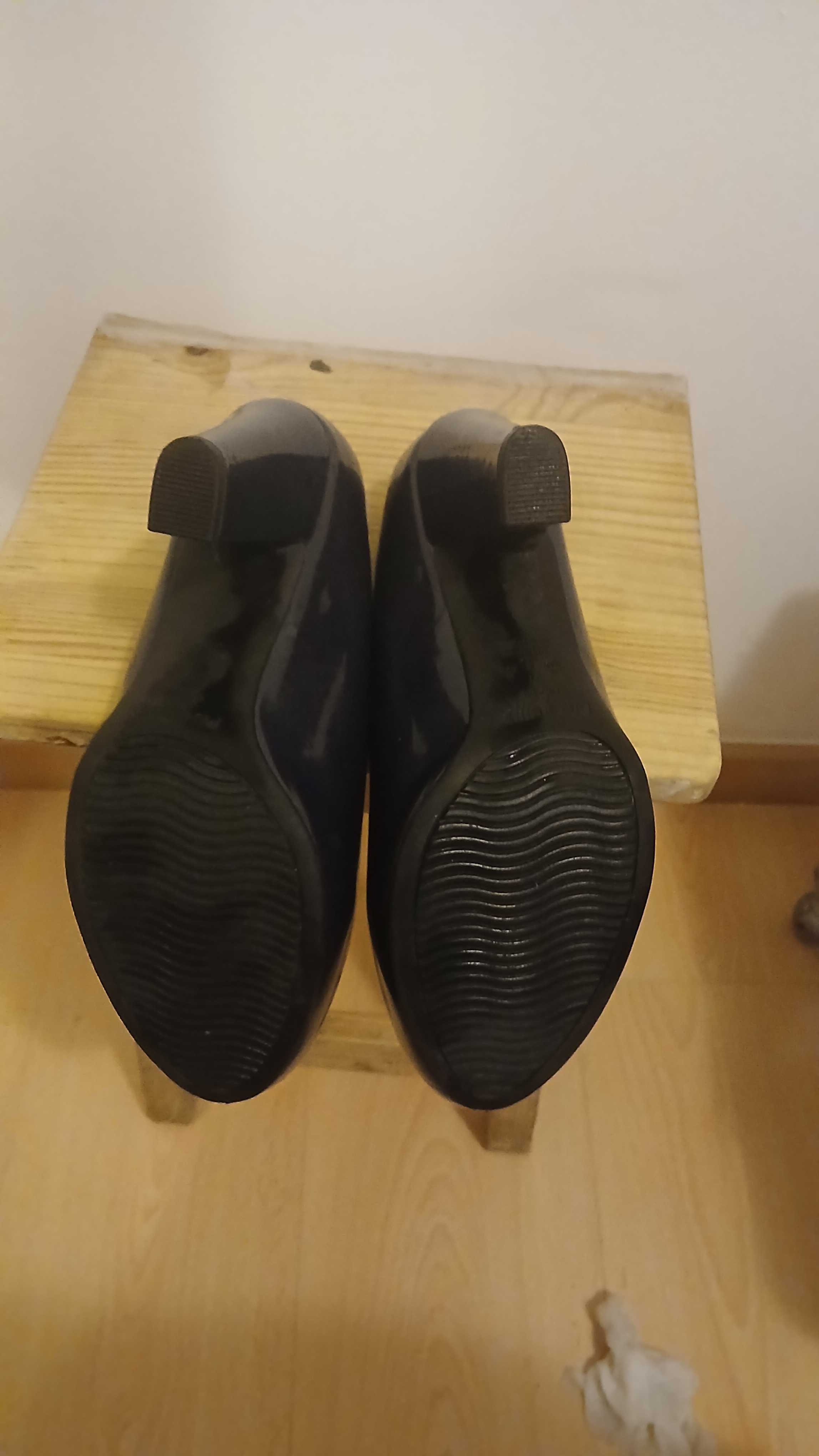 Sapatos Picadilly