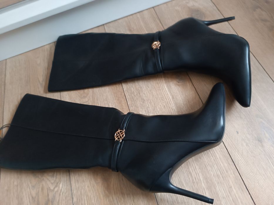 Czarne kozaki na szpilce