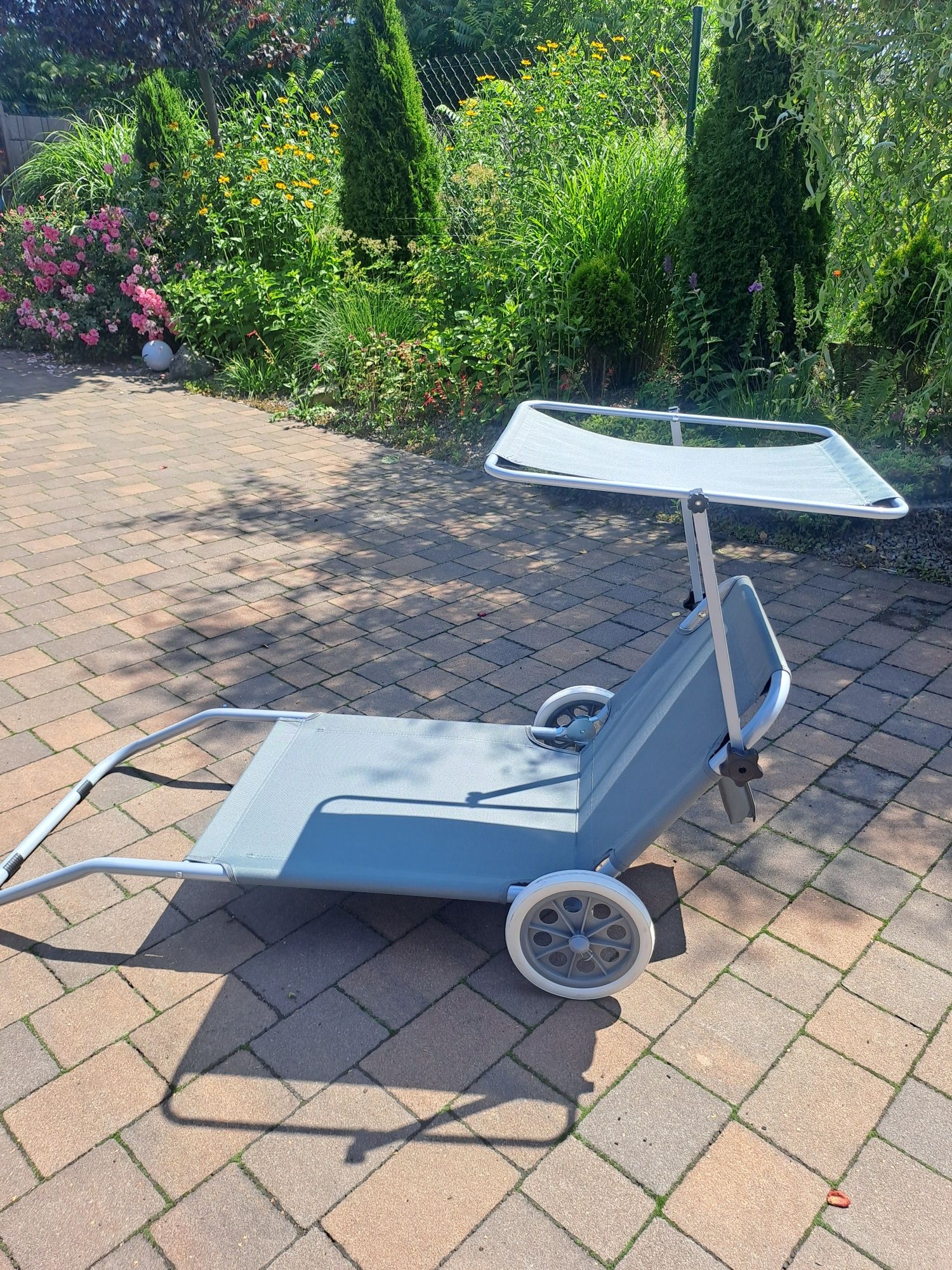 Leżak plażowy z kołami