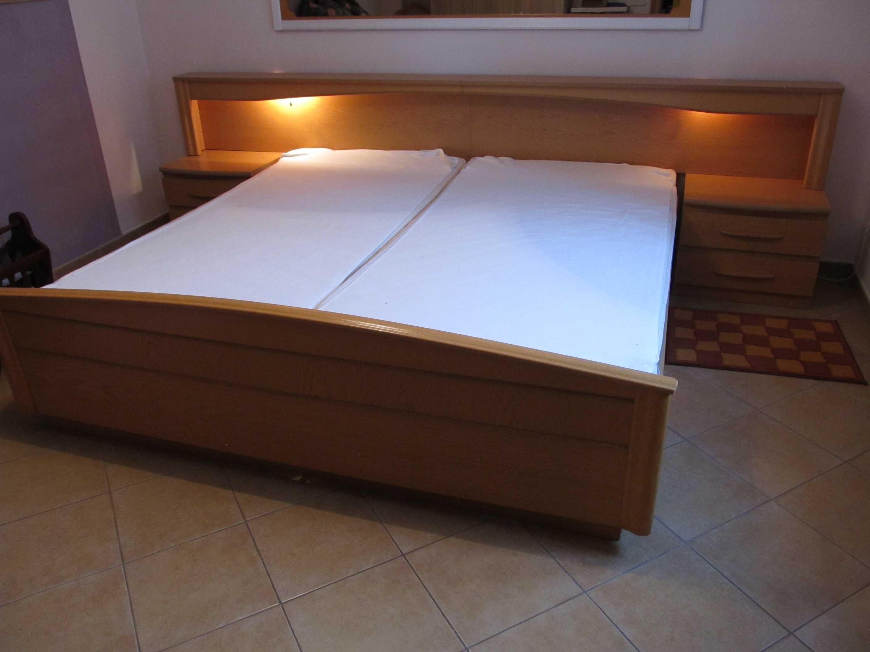 Łóżko podwójne/małżeńskie z szafkami plus dwa materace 100x200