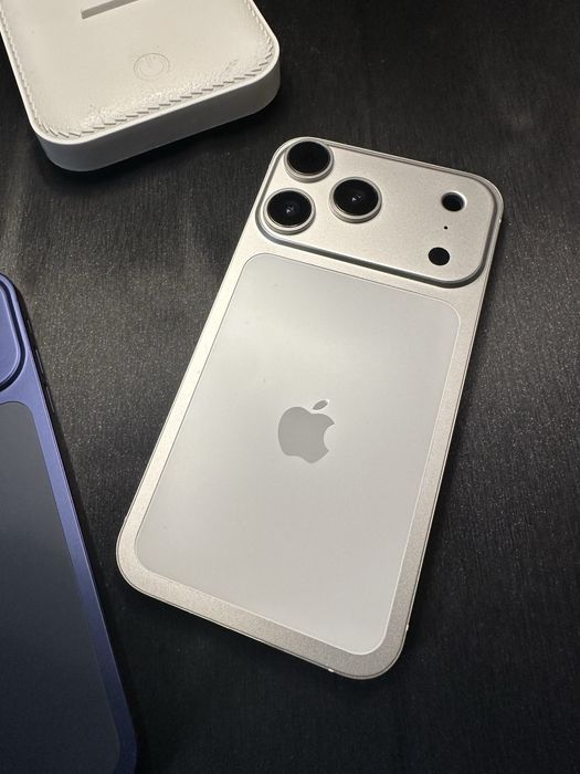 Корпус на Iphone XR и 11 и XS max в виде 17 PRO