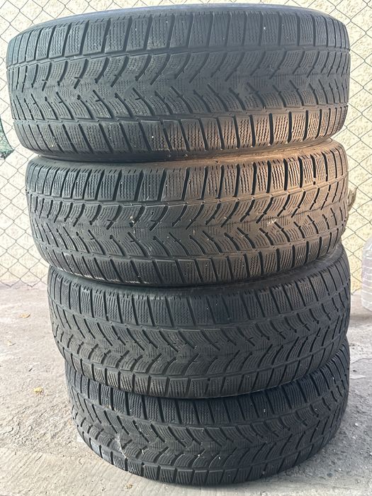 Продам зимнюю резину DUNLOP Winter Sport (235/60/R18)