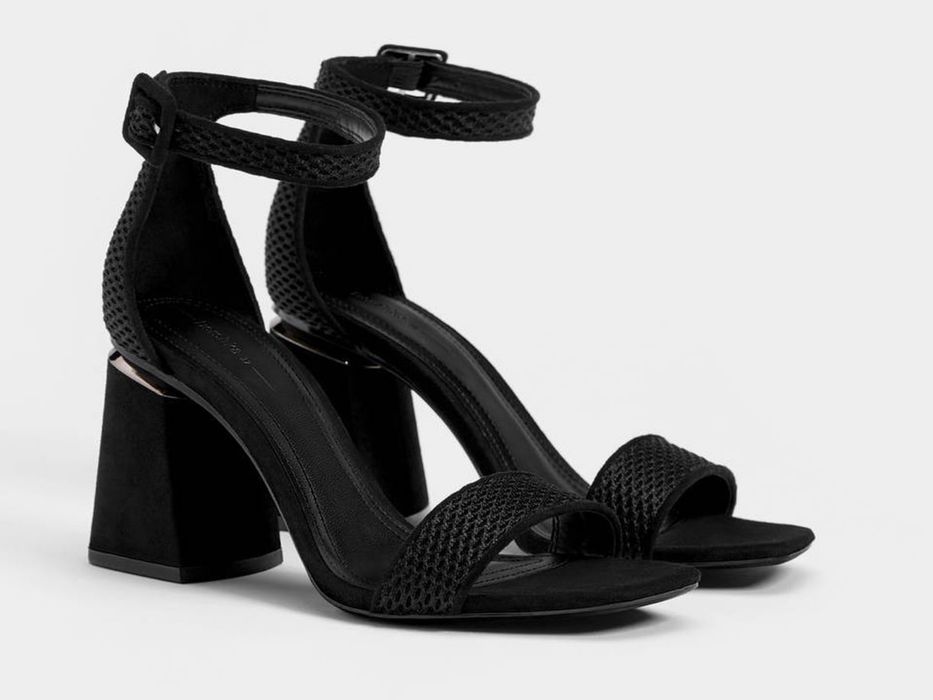 Чорні босоніжки на каблуку Bershka